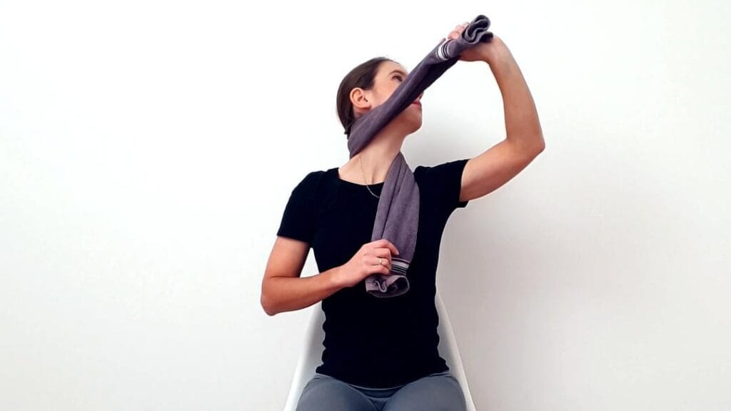 Raztegovanje vratu z brisačo korak 5