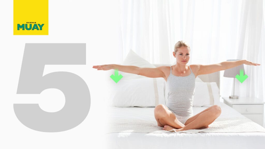 5 rozciągań na ból pleców w łóżku